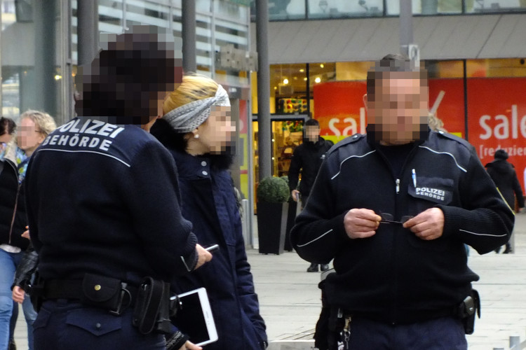 Stadtordnungsdienst kontrolliert aggressive Bettlerin